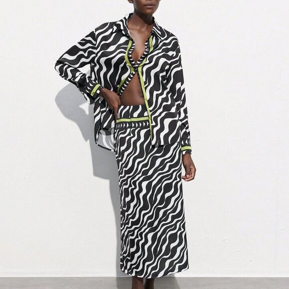 Black Casual Women's Round Neck Long Sleeve Zebra Print Shirt - Picture 4 of 8